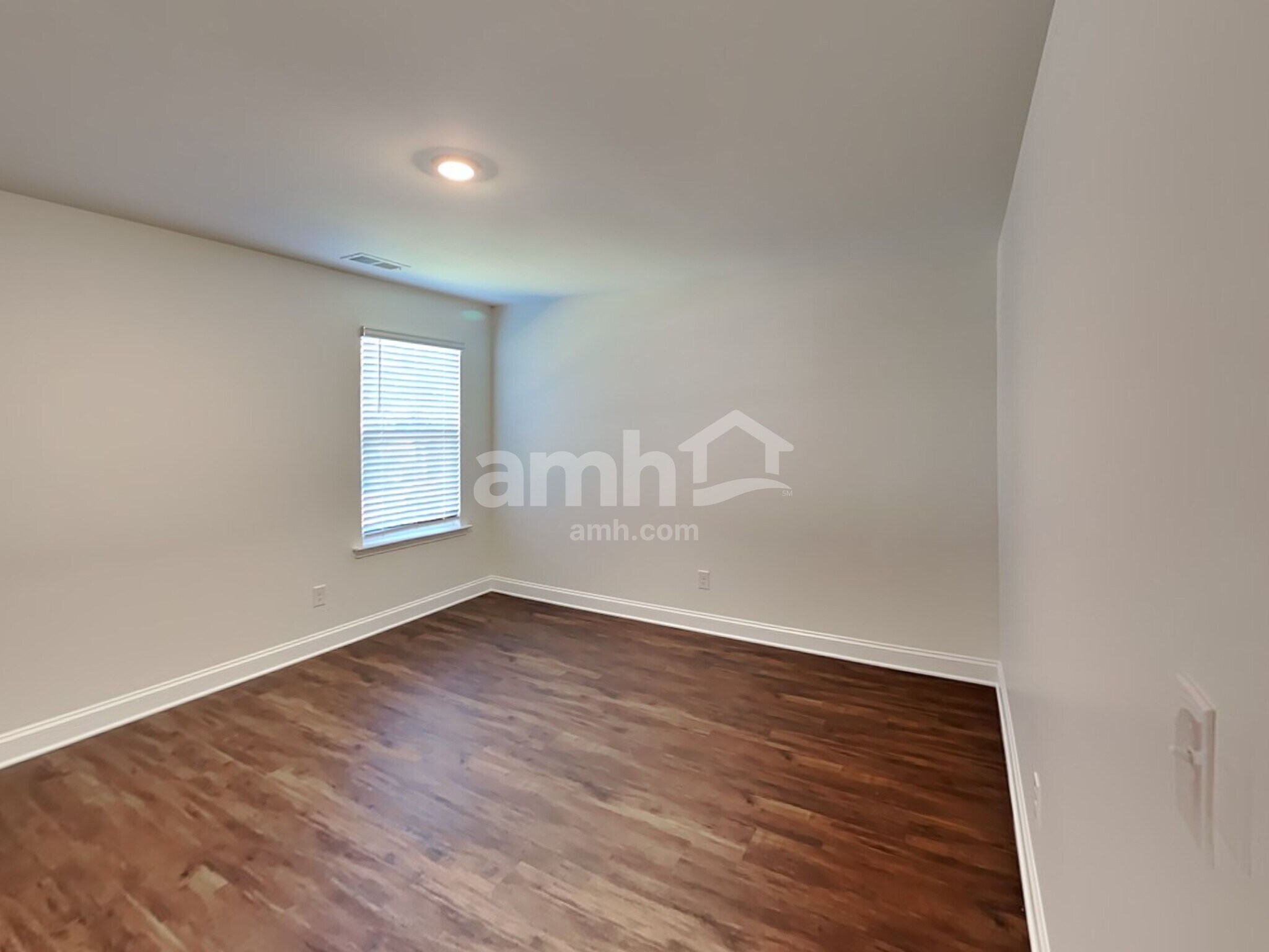 Building Photo - 553 Rivermist Dr