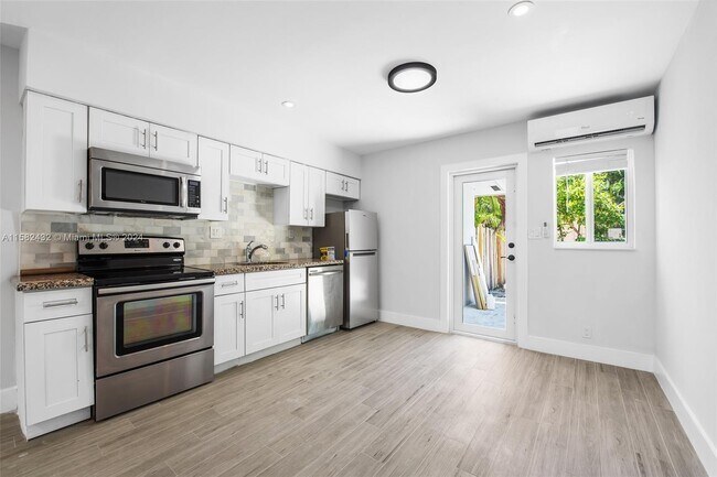 Building Photo - 2018 NE 19th St