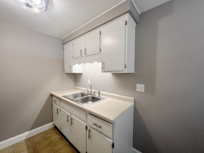 Building Photo - 1467 Catherine St