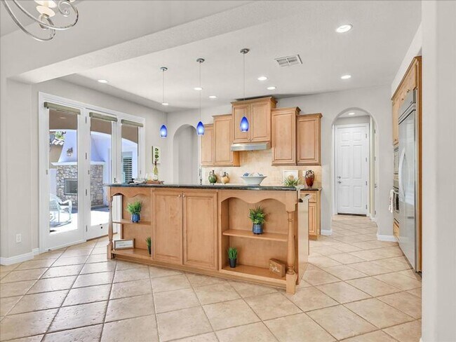 Building Photo - Luxury living in guard gated Resort Villas...