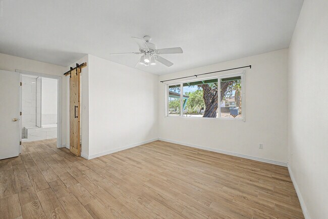 Building Photo - 3922 E Sahuaro Dr