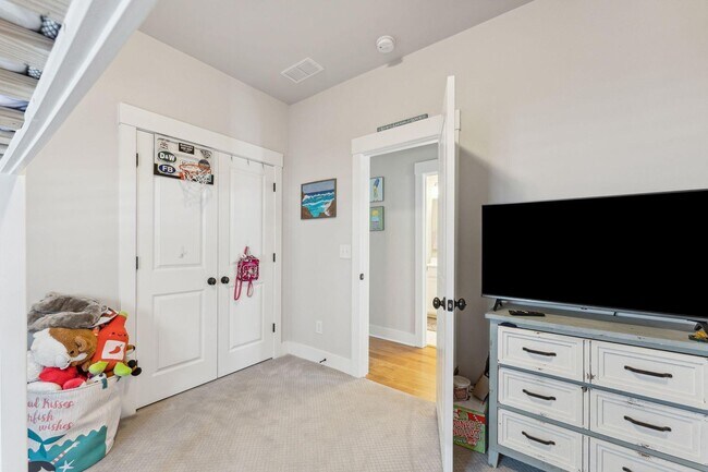 Building Photo - Well maintained home in Fleming Park - Jam...