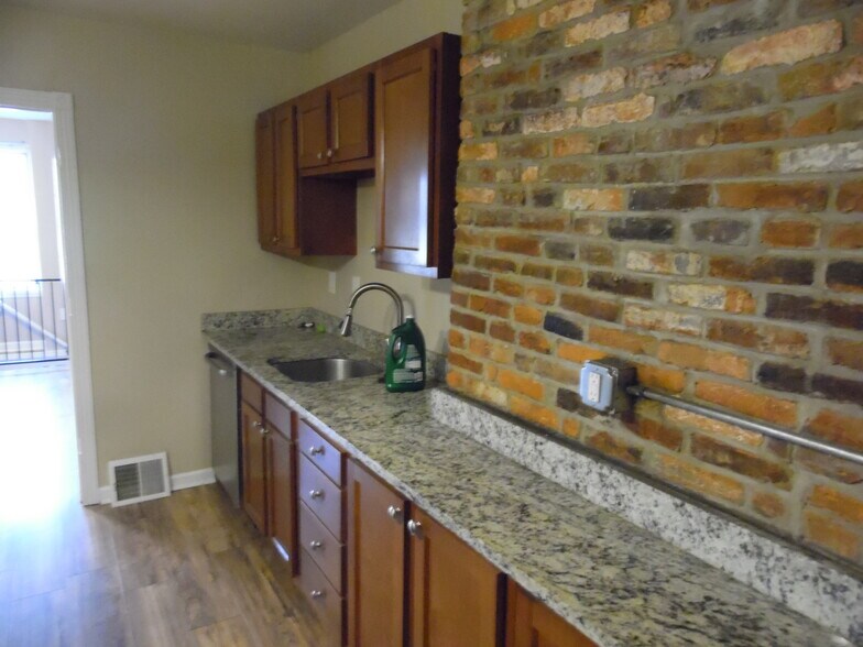 Building Photo - 105 S 18th St