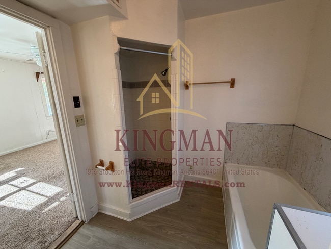 Building Photo - Bright 1BR Near Historic Downtown—Private & Full of Character