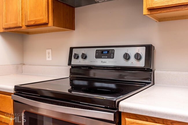 Building Photo - 246 Village Square Dr