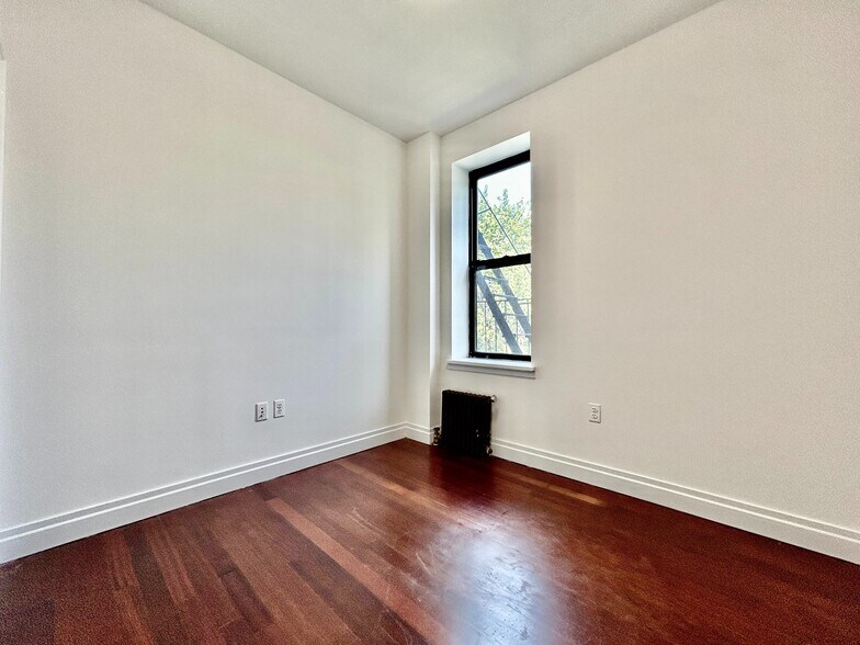 Building Photo - 607 W 137th St
