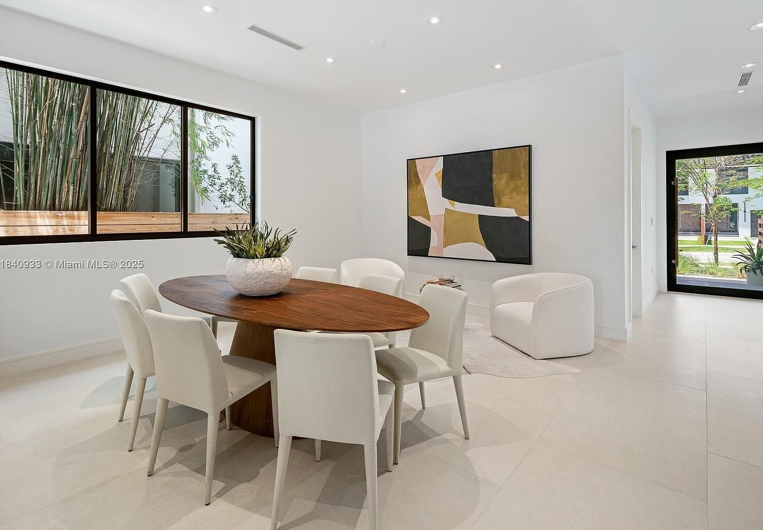 Building Photo - 2984 Coconut Ave