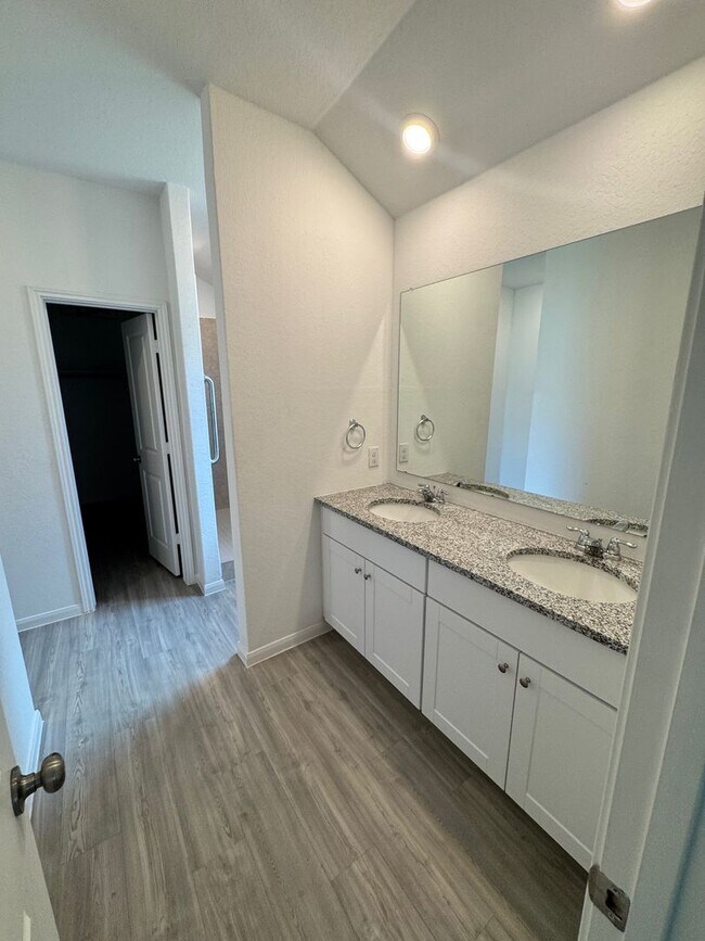 Building Photo - Modern Comfort & Style in This 2022-Built ...