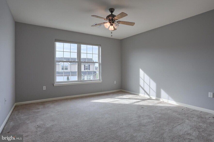 Building Photo - 150 Merlin Dr