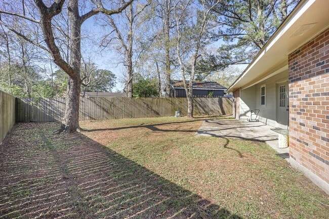Building Photo - 8900 Shadow Bluff Ave