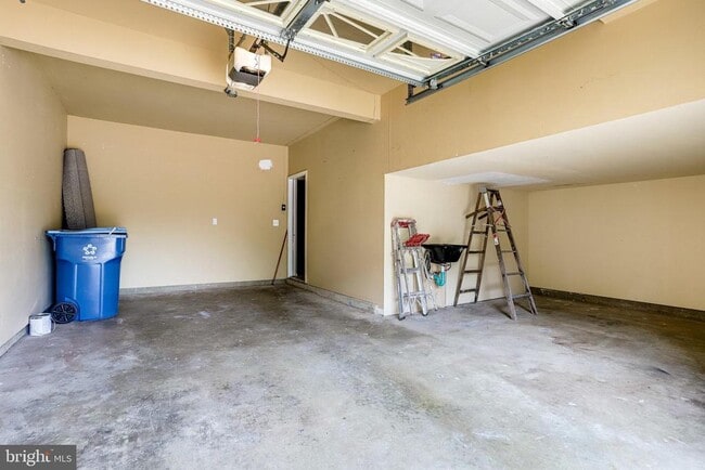 Building Photo - 43709 Clemens Terrace