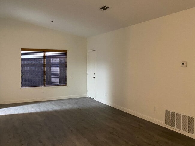 Building Photo - Single Story Upgraded Home in Fontana