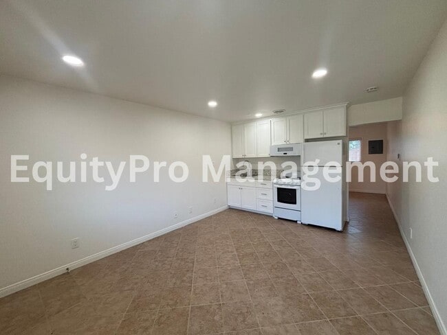 Building Photo - 7043 Pickering Ave