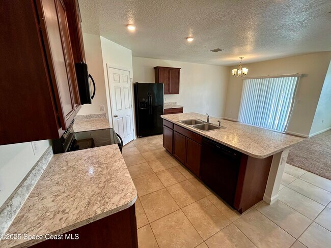 Building Photo - 134 Lure Ct SW