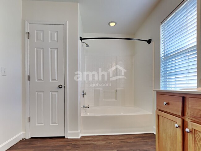 Building Photo - 170 Moon Dance Ln