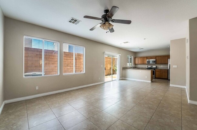 Building Photo - Charming 5-Bedroom Home in the Heart of Las Vegas