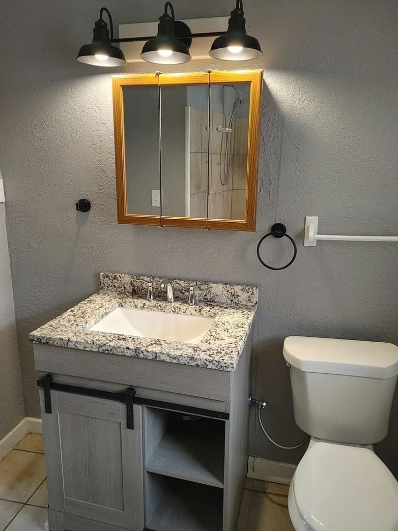 Building Photo - 5401 Highland Ave