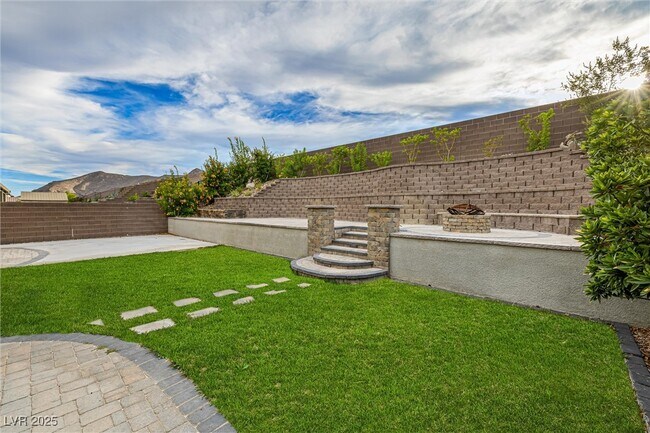 Building Photo - 4631 Amazing View St