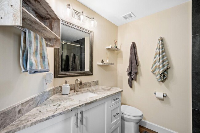 Building Photo - 630 S Sapodilla Ave
