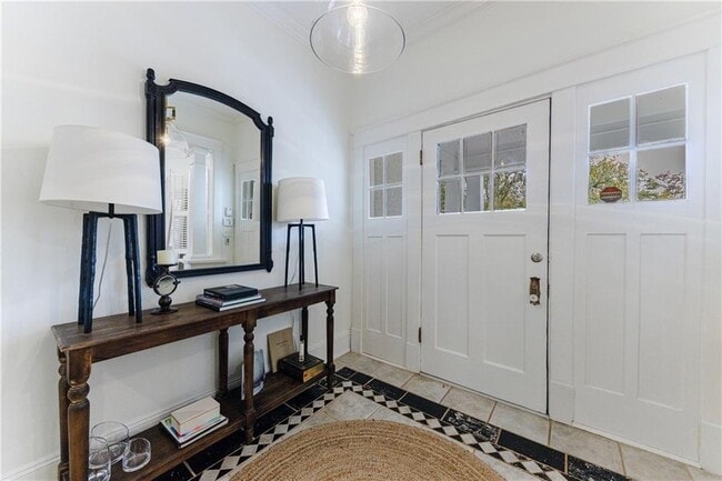 Building Photo - 654 Cresthill Ave NE