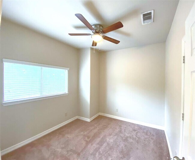Building Photo - 313 Woodland Hills Dr