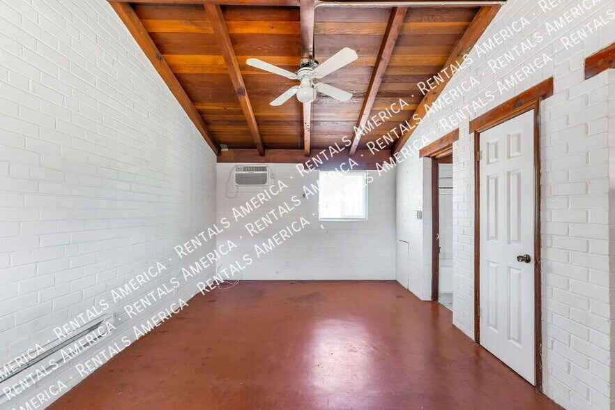 Building Photo - 947 N Alvernon Way