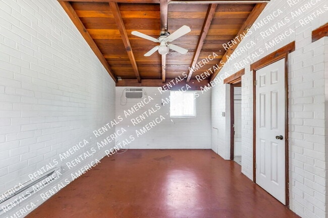 Building Photo - 947 N Alvernon Way