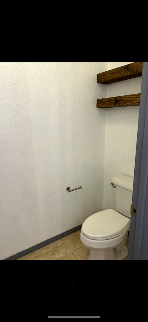 Building Photo - 3 Bedroom 2 1/2 Bath Condo with yard and g...