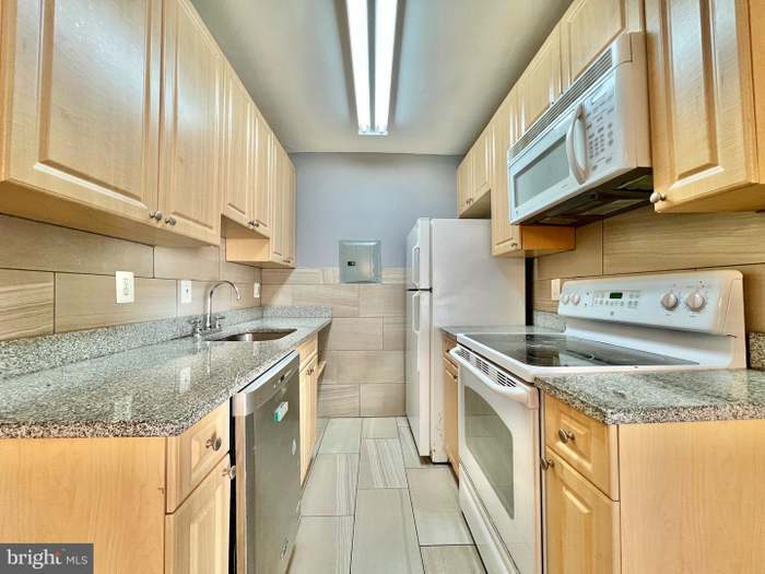 Building Photo - 1009 Chillum Rd