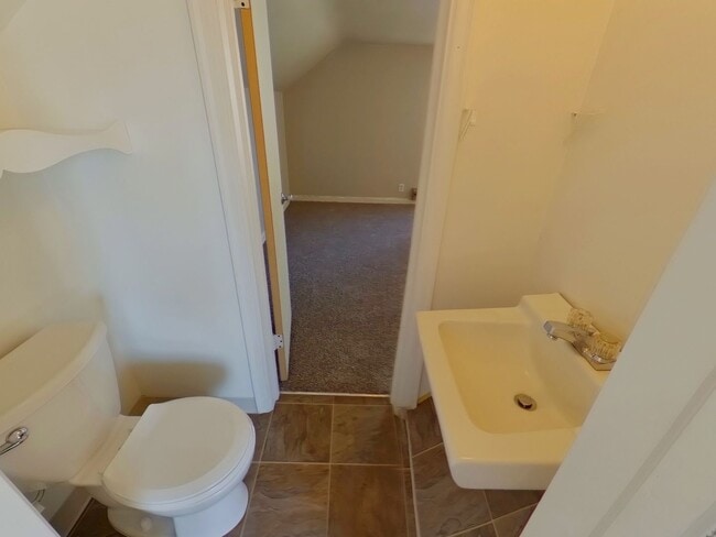 Building Photo - Updated 4 bedroom in South Eugene