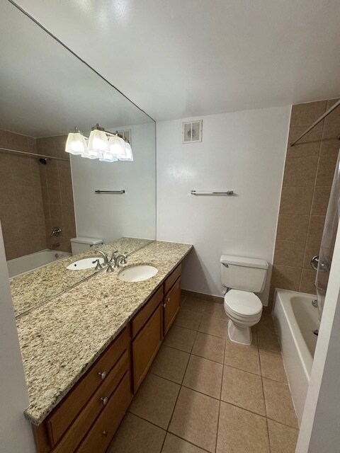 Building Photo - 30 E Huron St