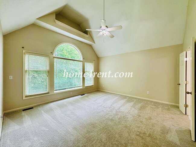 Building Photo - Exceptional 1.5 Story Home in the Prestigious Loch Lloyd Community!