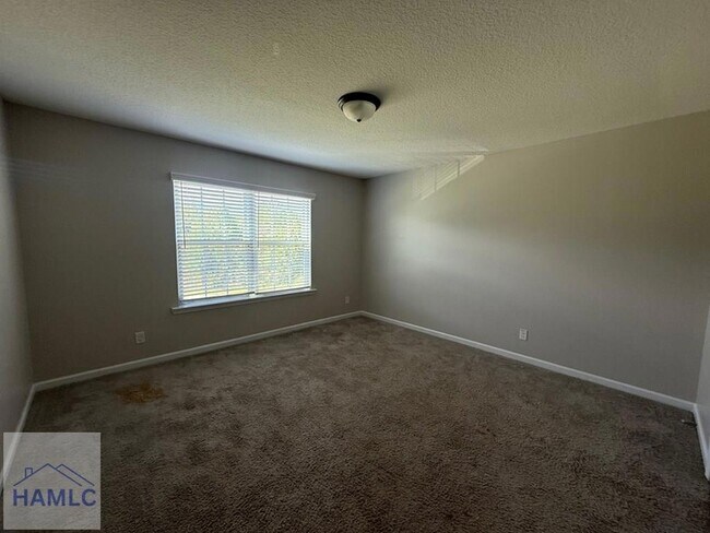 Building Photo - 50 Huntington Dr