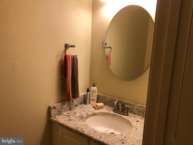 Building Photo - 2002 Admiral Dr