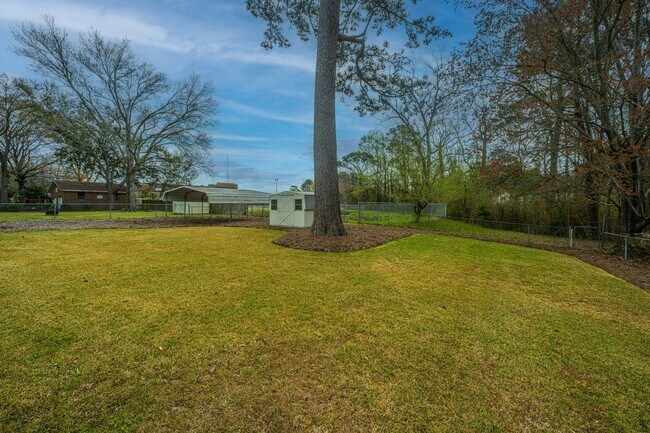 Building Photo - Charming Hanahan Ranch with Hardwood Floor...