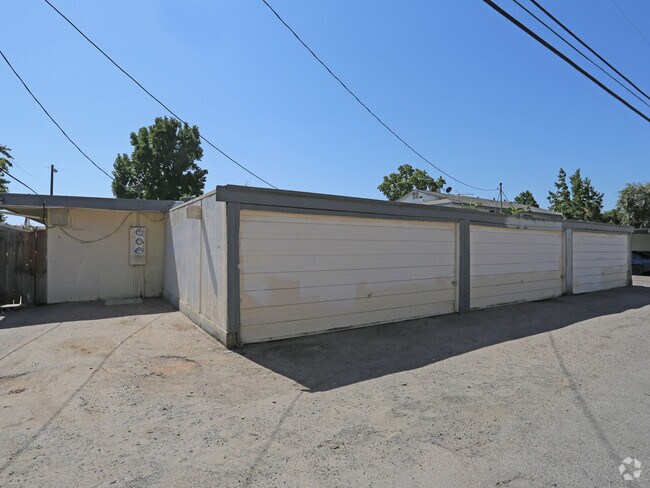 Building Photo - 3351 E Fairmont Ave