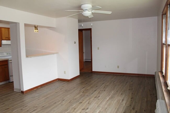 Building Photo - 1321 Maple Dr