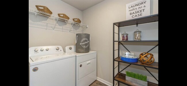 Building Photo - 9585 Heightsview Dr