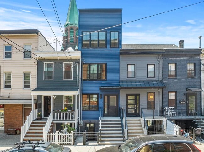 Building Photo - 327.5 7th St