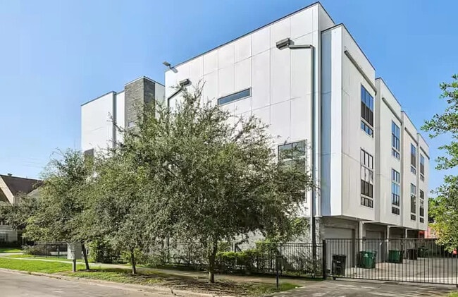 Building Photo - 2830 Clay St