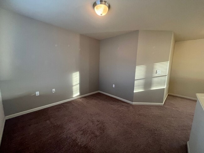 Building Photo - Spacious 2 bed 2 bath condo available in N...