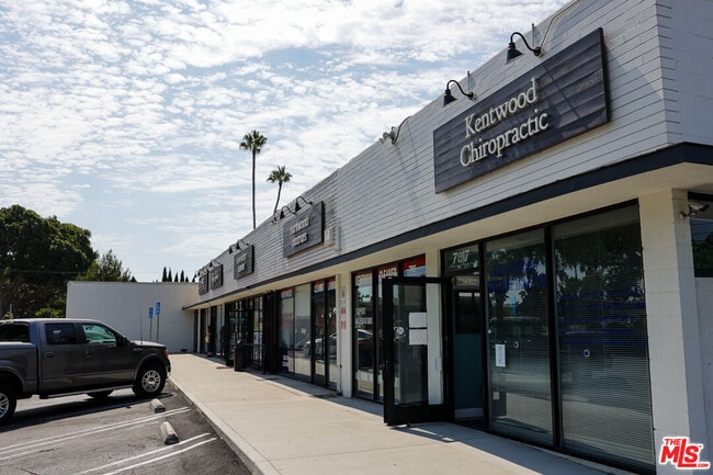 Building Photo - 7823 Kenyon Ave