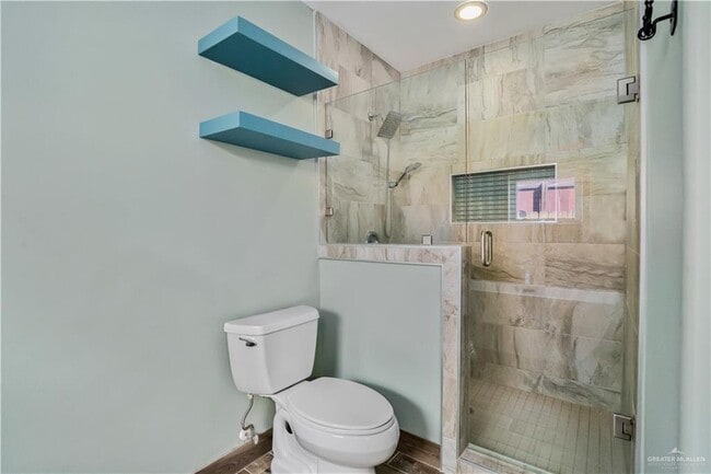 Building Photo - 24 Date Palm St