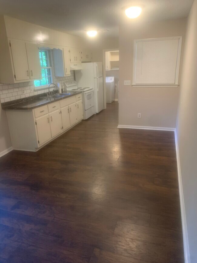 Building Photo - 5016 Merlin Dr