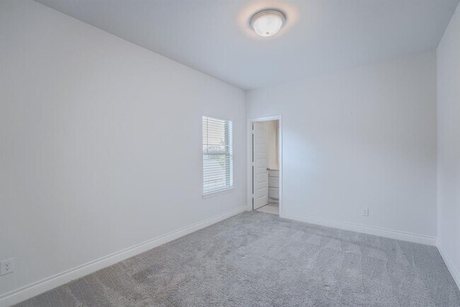 Building Photo - 17010 Harper's Way