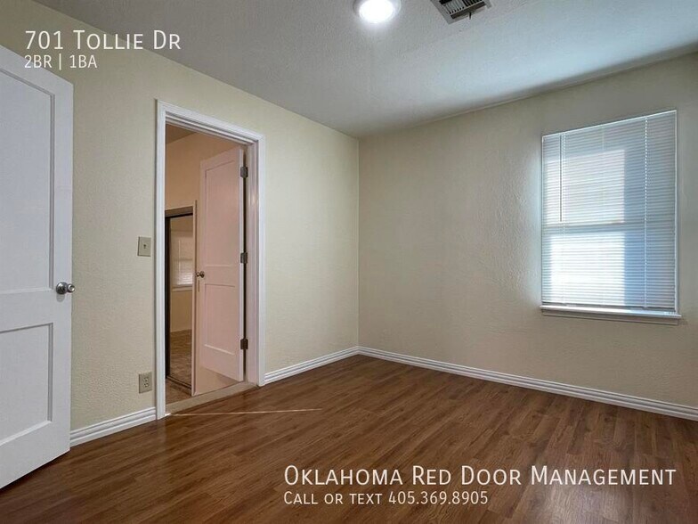 Building Photo - 701 Tollie Dr
