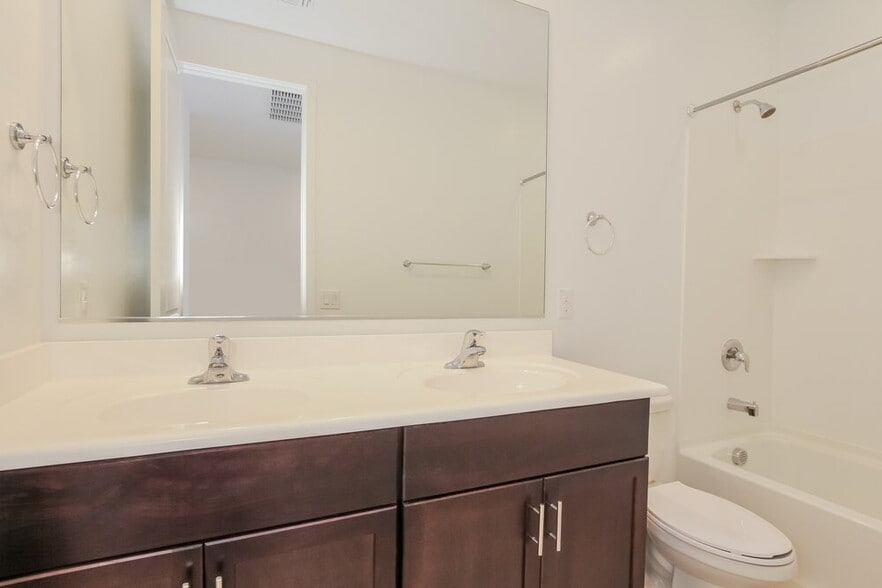 Building Photo - 11022 W Marguerite Ave