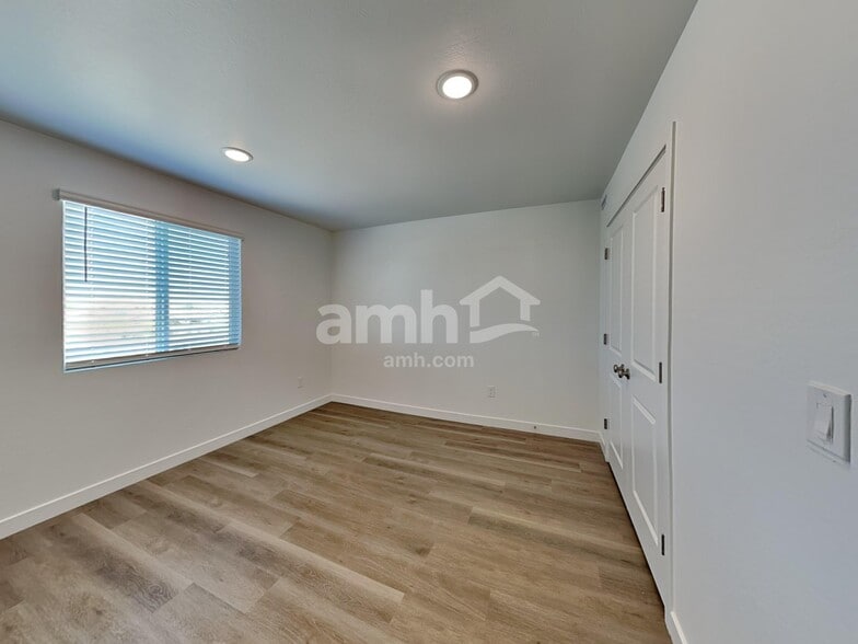 Building Photo - 9731 W Parkway Dr