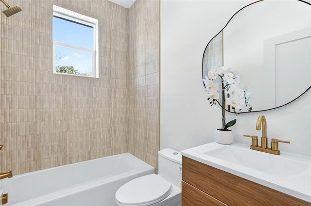 Building Photo - 439 W 9th St