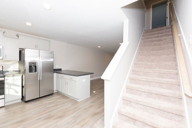 Building Photo - MOVE-IN READY